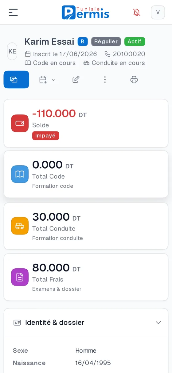 Fiche candidat Permis.tn affichée sur un téléphone